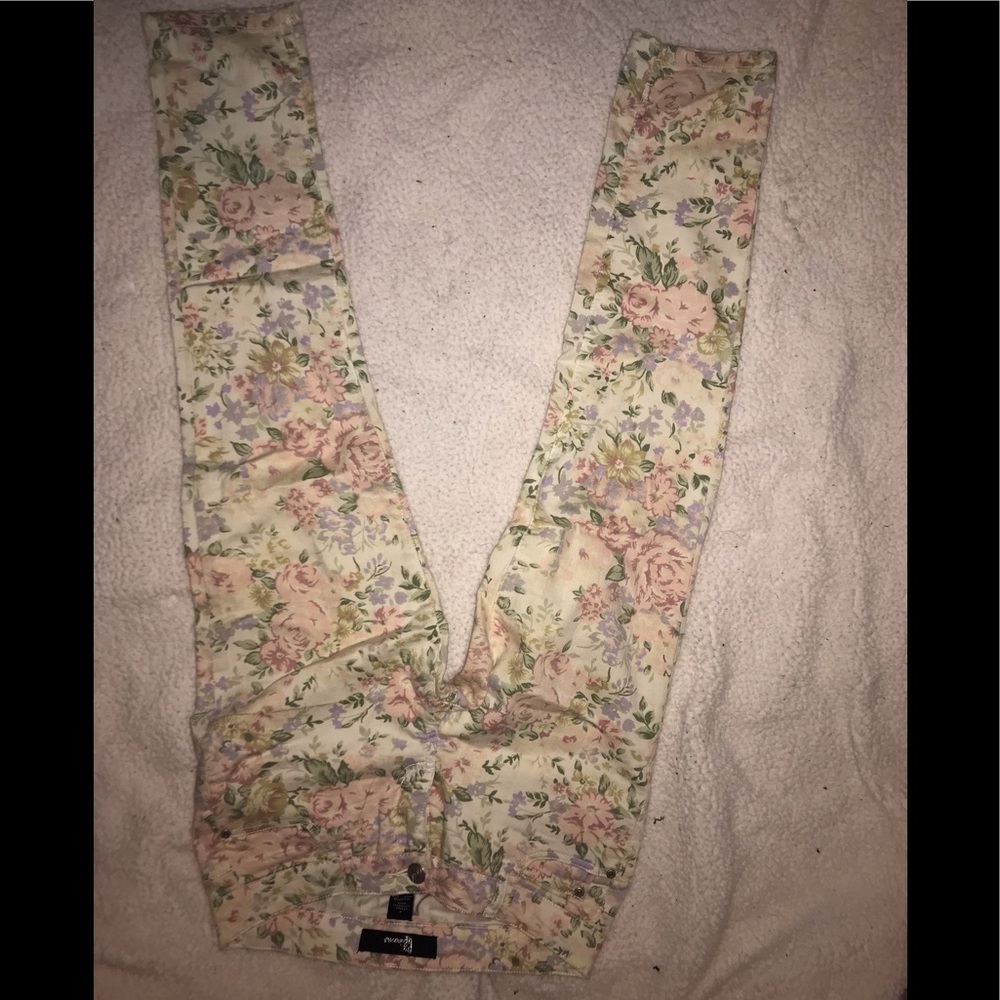 Celebrity Pink jeans white/floral size 7
